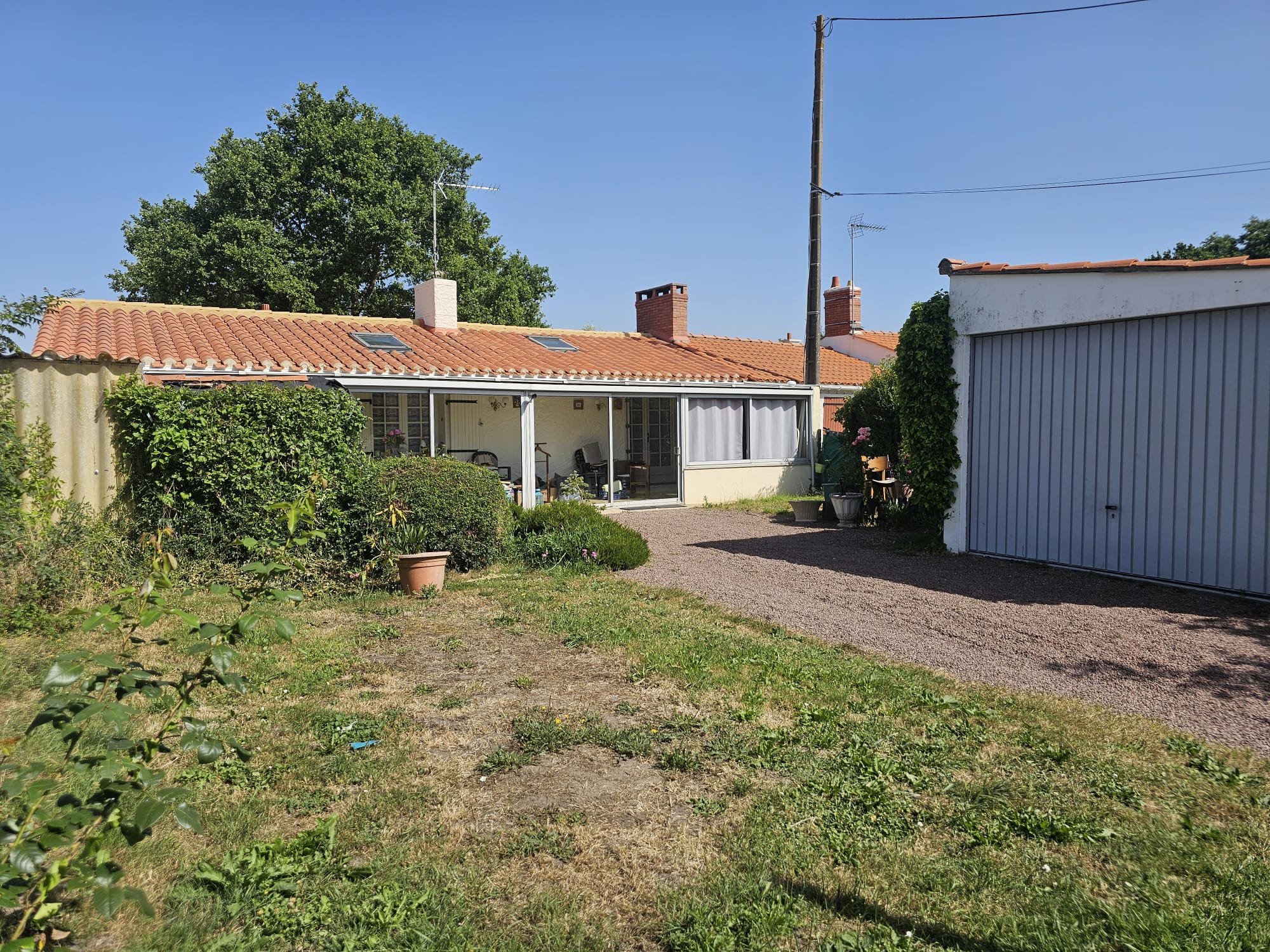 Maison ancienne avec potentiel à Soullans - 2 chambres - Terrain