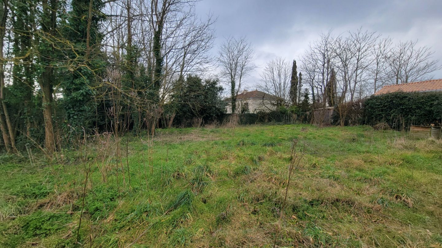 EXCLUSIVITÉ - Terrain constructible de 600 m² à Challans