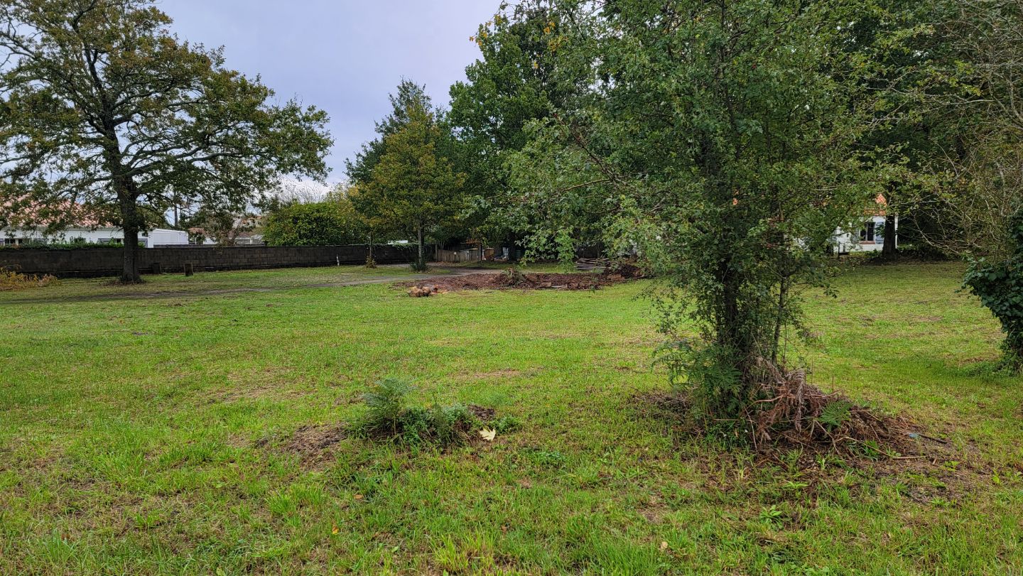 Terrain constructible de 1 494 m² - Soullans